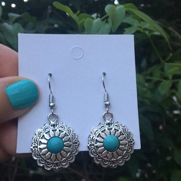 Turquoise boho drop earrings - Picture 3 of 3
